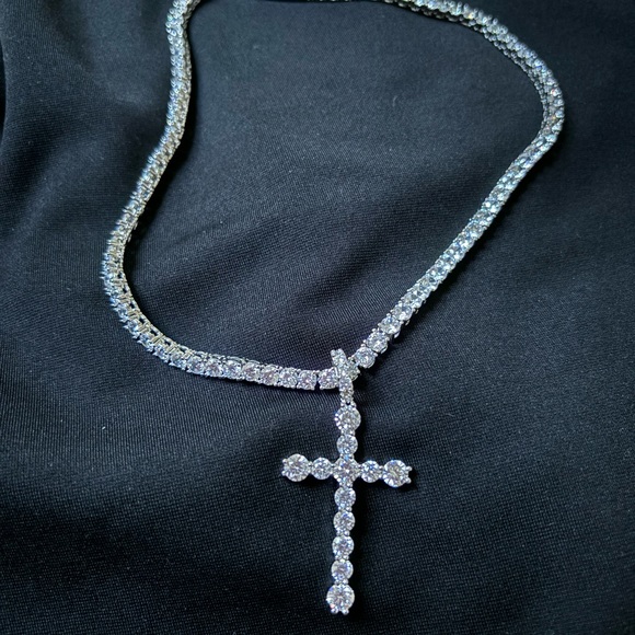 Diamond Cross in White Gold - Picture 5 of 5